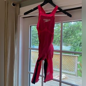 Speedo Pure Valor Closed Back Kneeskin Tech Suit - Size 22